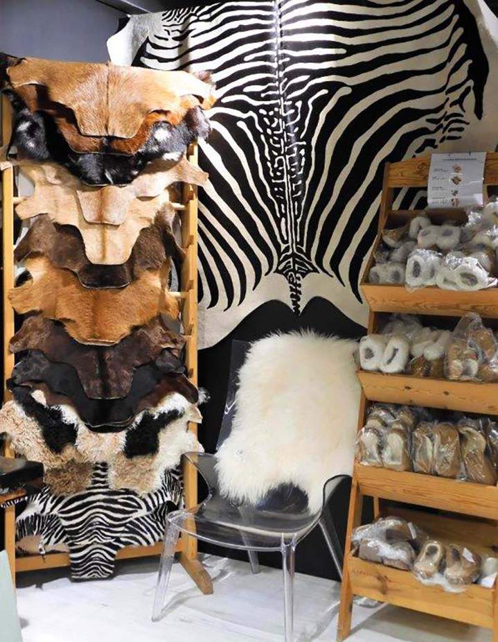 Produits de décoration, tapis et peaux